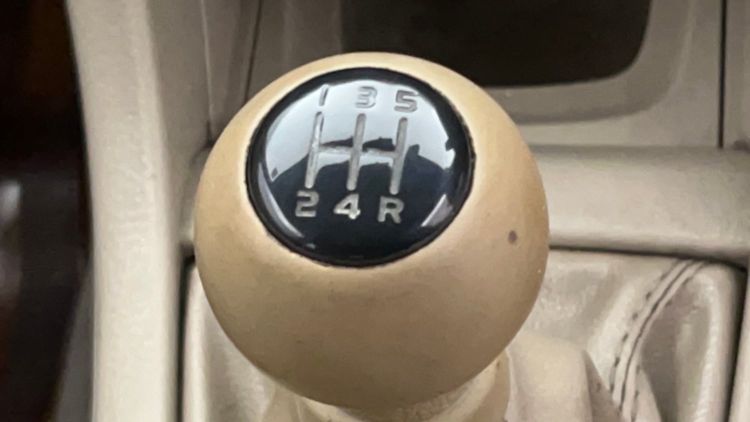 Used 2014 Maruti Suzuki Swift Dzire VXI Petrol Manual interior GEAR  KNOB VIEW