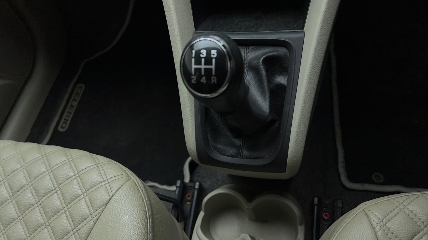 Used 2017 Maruti Suzuki Celerio ZXi Petrol Manual interior GEAR  KNOB VIEW