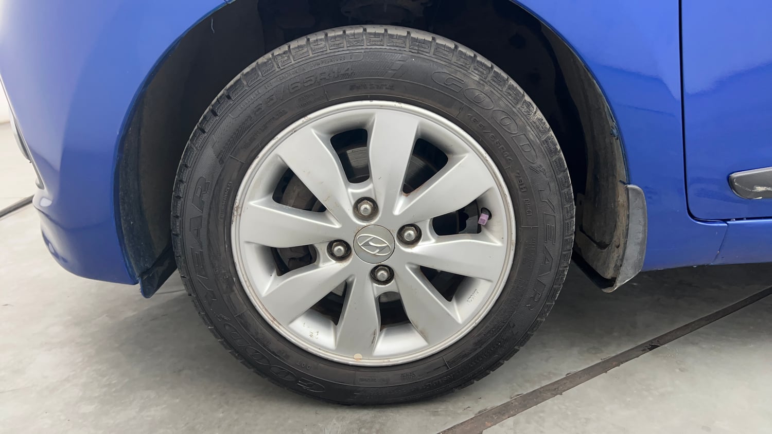 Used 2015 Hyundai Xcent S 1.2 (O) Petrol Manual tyres LEFT FRONT TYRE RIM VIEW