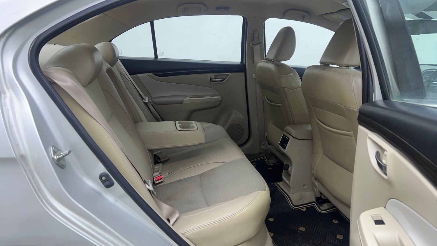 Used 2016 Maruti Suzuki Ciaz ZXi Petrol Manual interior RIGHT SIDE REAR DOOR CABIN VIEW