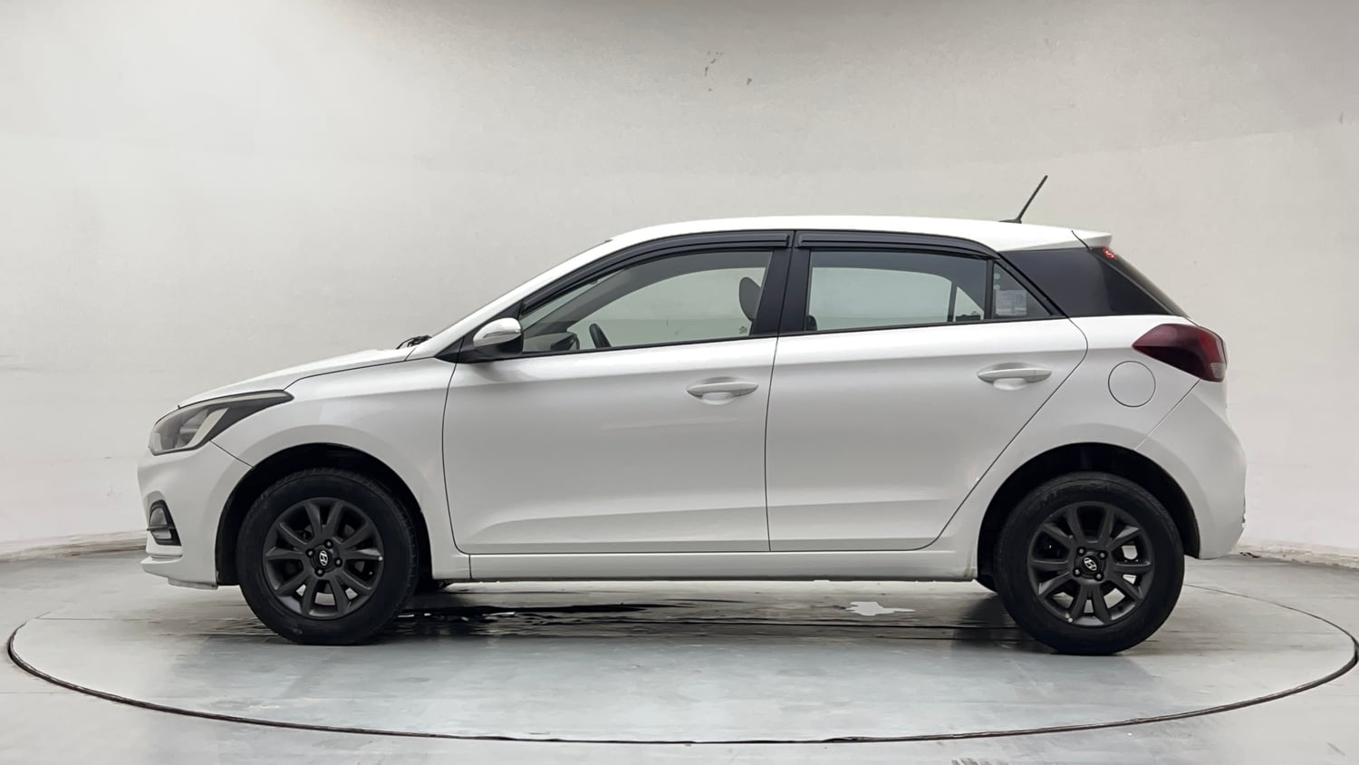 Used 2020 Hyundai Elite i20 Sportz Plus 1.2 Petrol Manual exterior LEFT SIDE VIEW