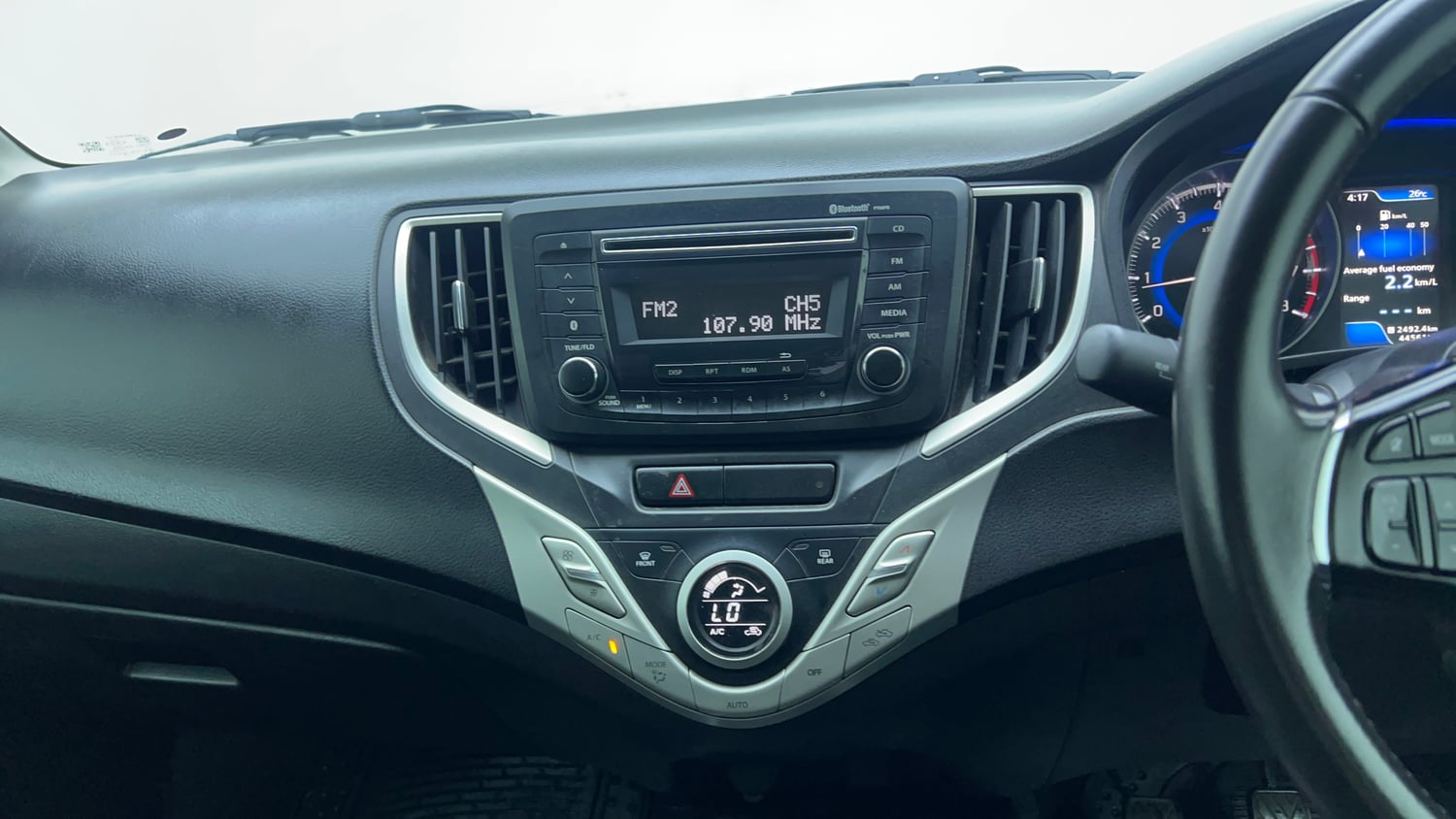 Used 2017 Maruti Suzuki Baleno Zeta 1.2 Petrol Manual top_features Integrated (in-dash) music system