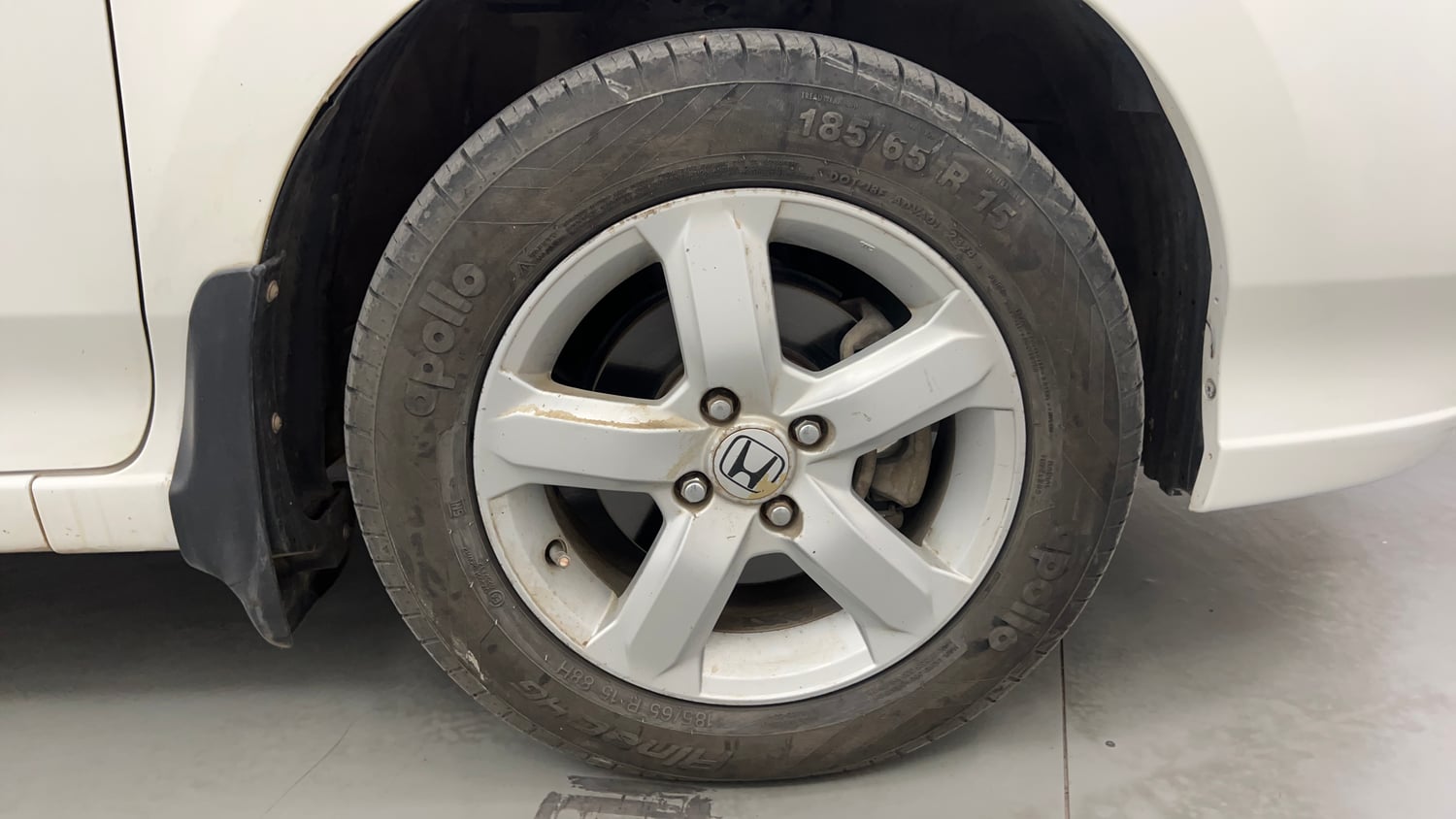 Used 2013 Honda City 1.5 S MT Petrol Manual tyres RIGHT FRONT TYRE RIM VIEW