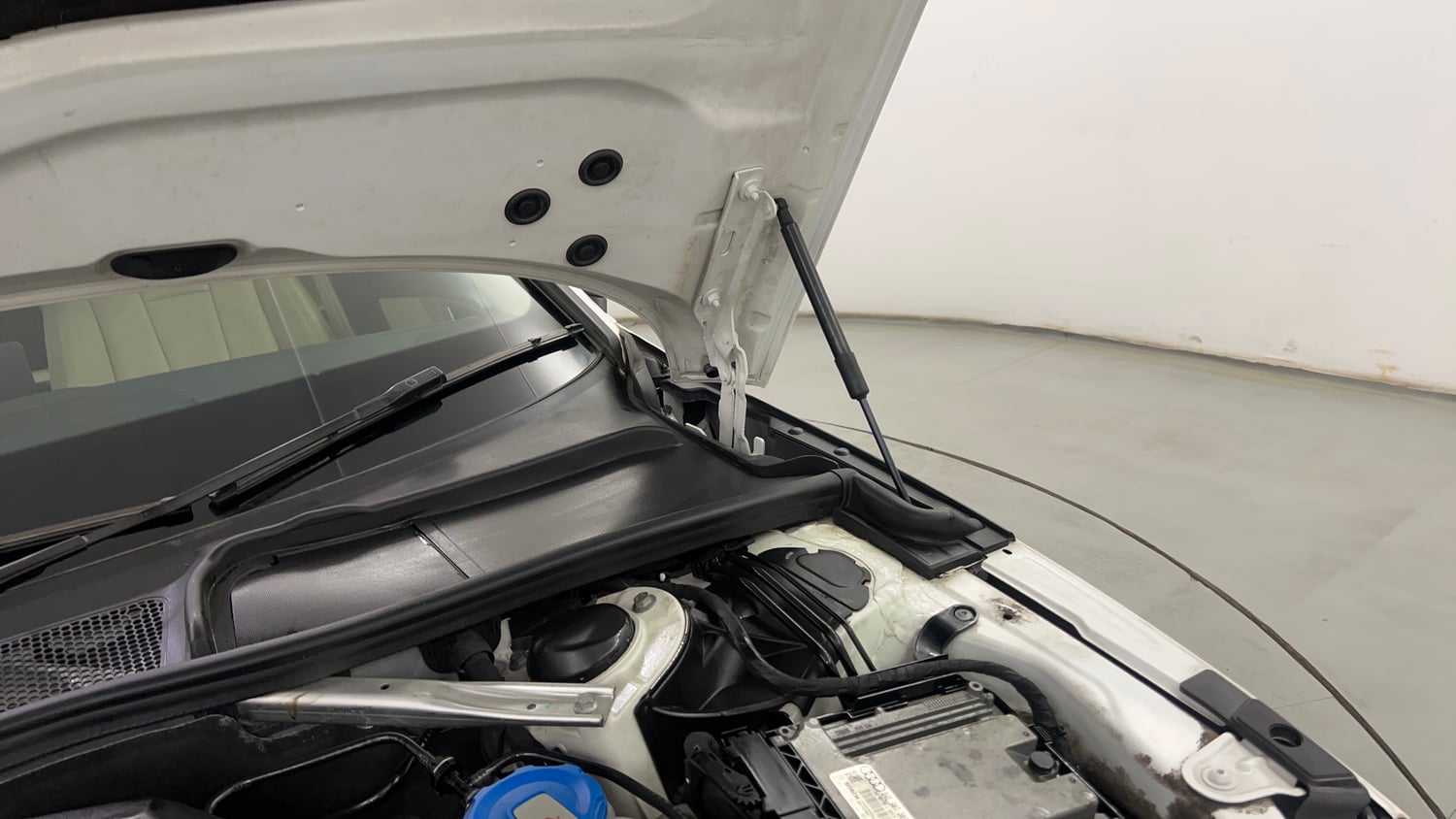 Used 2018 Audi A4 30 TFSI Premium Plus Petrol Automatic engine ENGINE LEFT SIDE HINGE & APRON VIEW