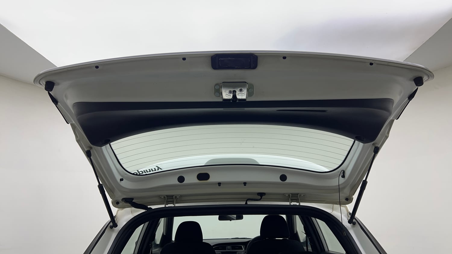 Used 2019 Hyundai i20 Active 1.2 SX Petrol Manual interior DICKY DOOR OPEN VIEW