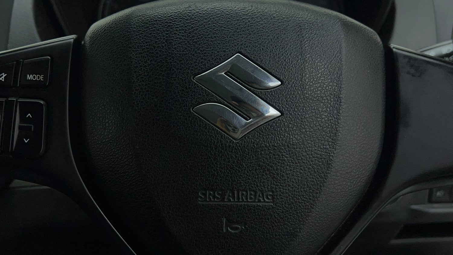 Used 2020 Maruti Suzuki Vitara Brezza VXi AT SHVS Petrol Automatic top_features Airbags