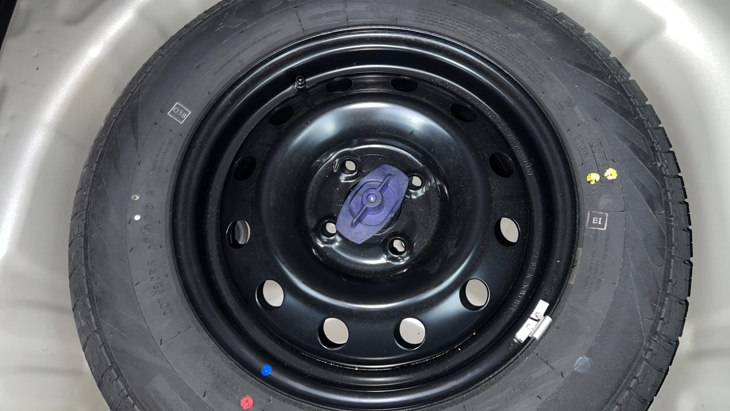 Used 2023 Maruti Suzuki Swift VXi Petrol Manual tyres SPARE TYRE VIEW