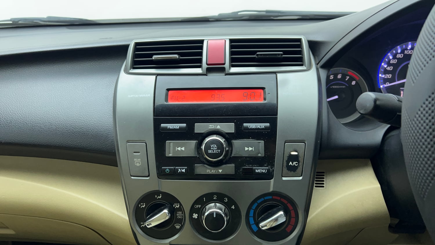 Used 2013 Honda City 1.5 S MT Petrol Manual top_features Integrated (in-dash) music system