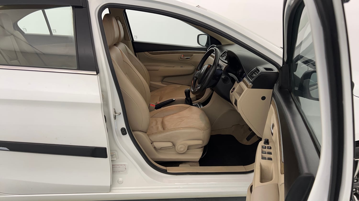 Used 2018 Maruti Suzuki Ciaz Alpha Hybrid 1.5 Petrol Manual interior RIGHT SIDE FRONT DOOR CABIN VIEW