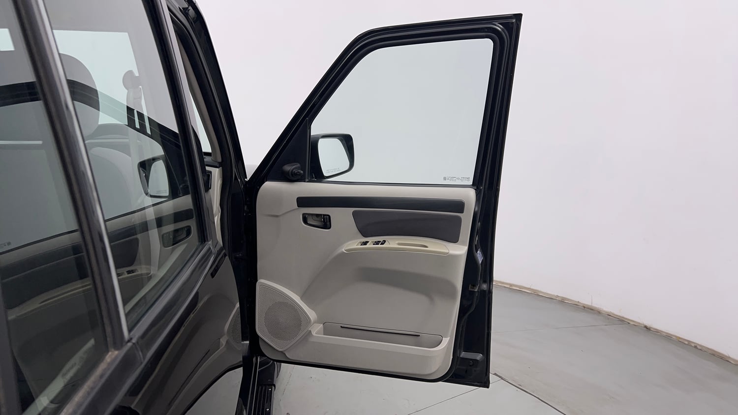 Used 2016 Mahindra Scorpio S6 Plus Diesel Manual interior RIGHT FRONT DOOR OPEN VIEW