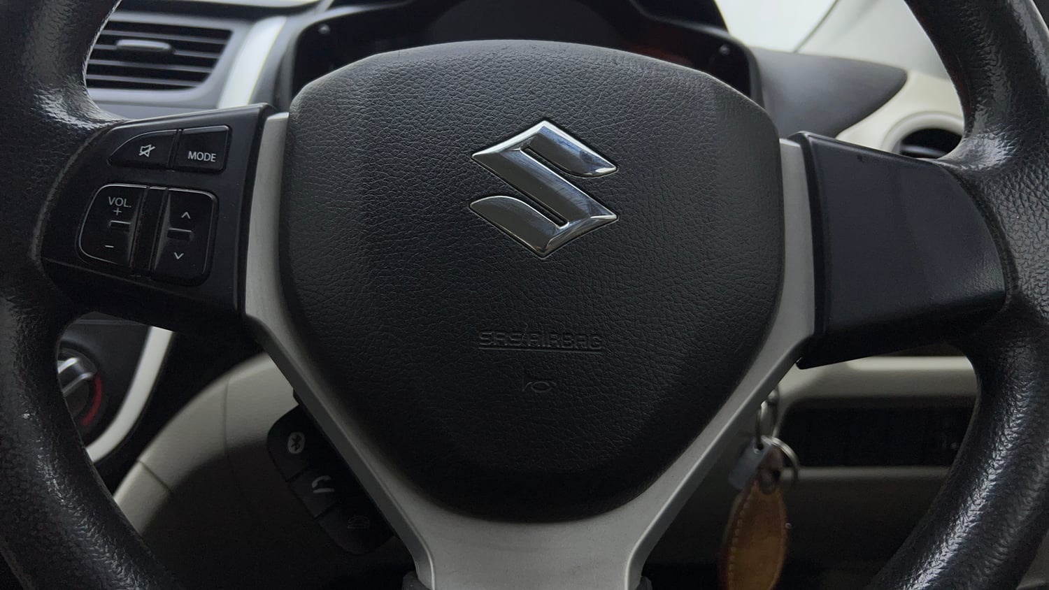 Used 2017 Maruti Suzuki Celerio ZXi Petrol Manual top_features Steering mounted controls