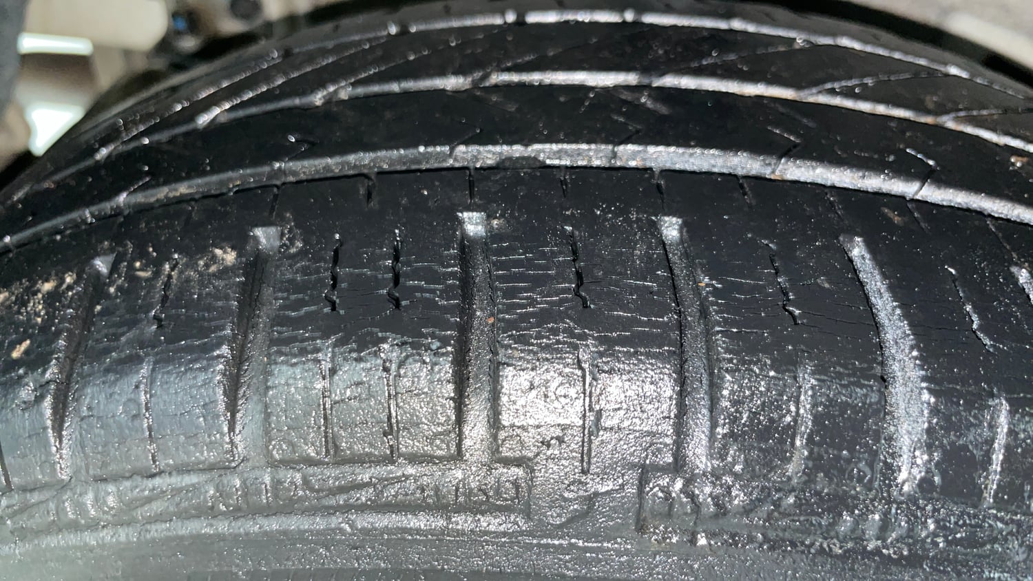 Used 2017 Hyundai Grand i10 Sportz (O) 1.2 Kappa VTVT Petrol Manual tyres RIGHT REAR TYRE TREAD VIEW