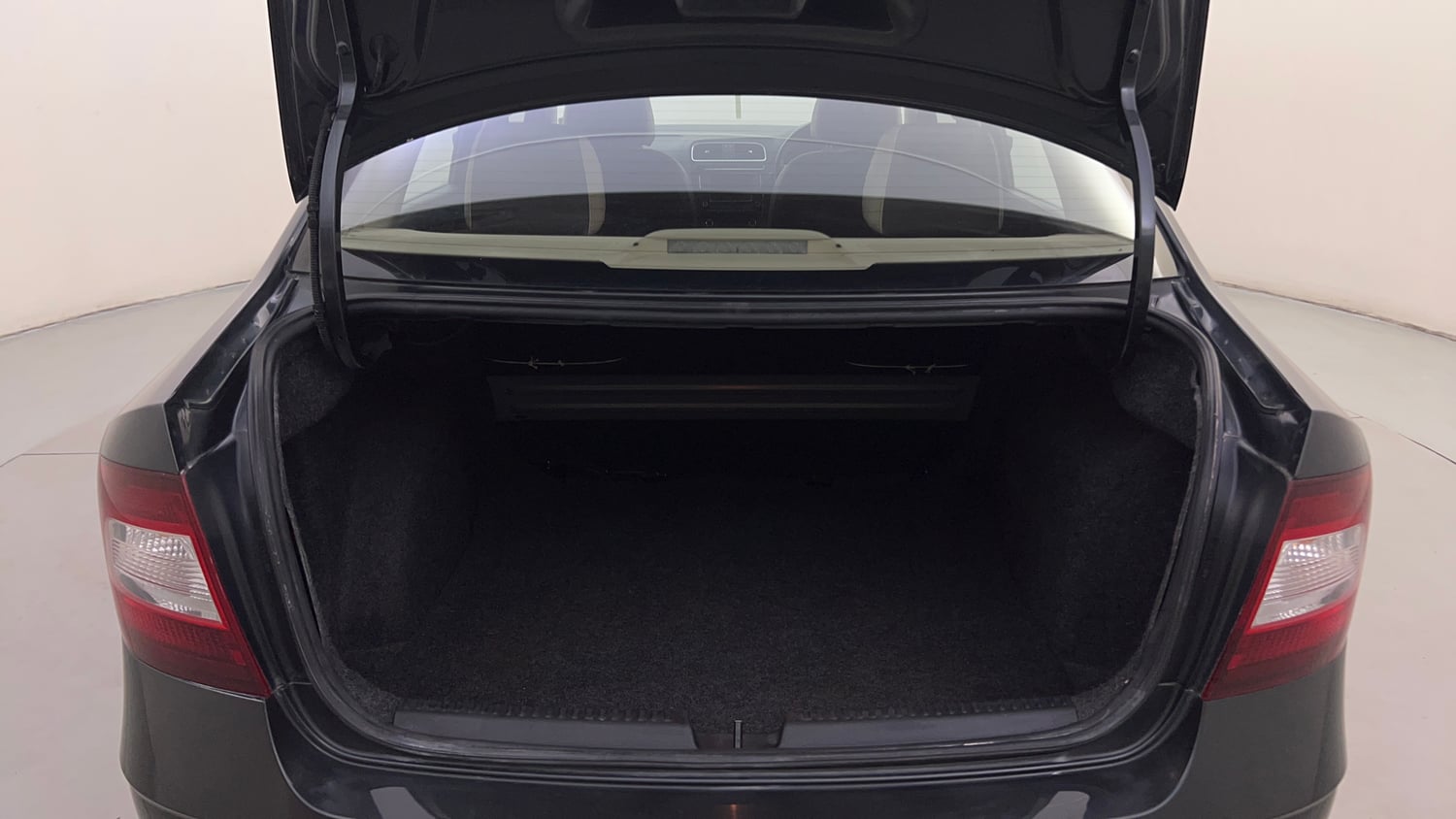 Used 2019 Skoda Rapid Ambition 1.5 TDI AT Diesel Automatic interior DICKY INSIDE VIEW