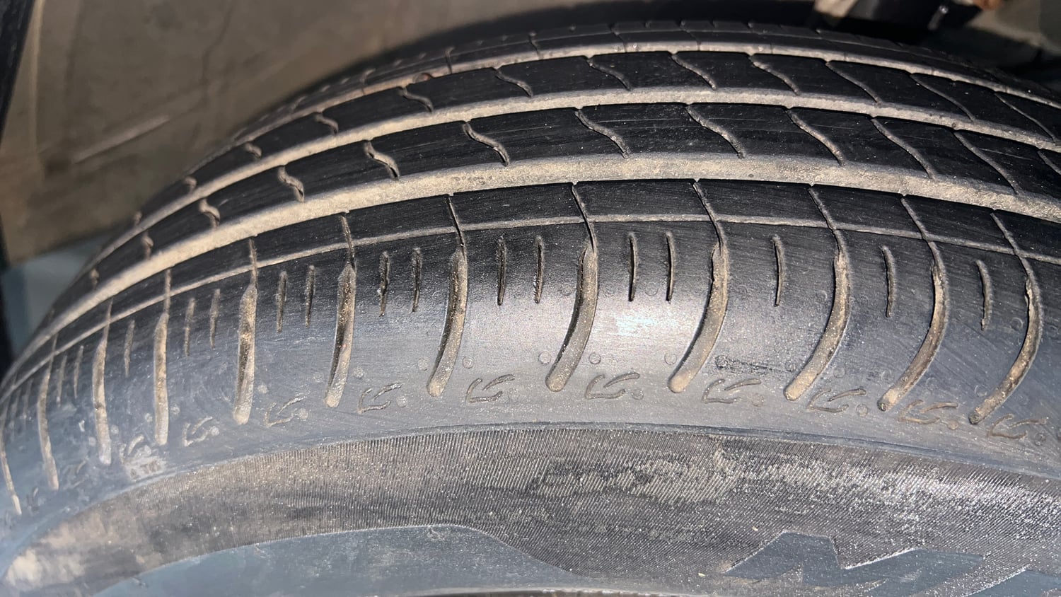 Used 2025 Maruti Suzuki Swift VXi Petrol Manual tyres RIGHT FRONT TYRE TREAD VIEW