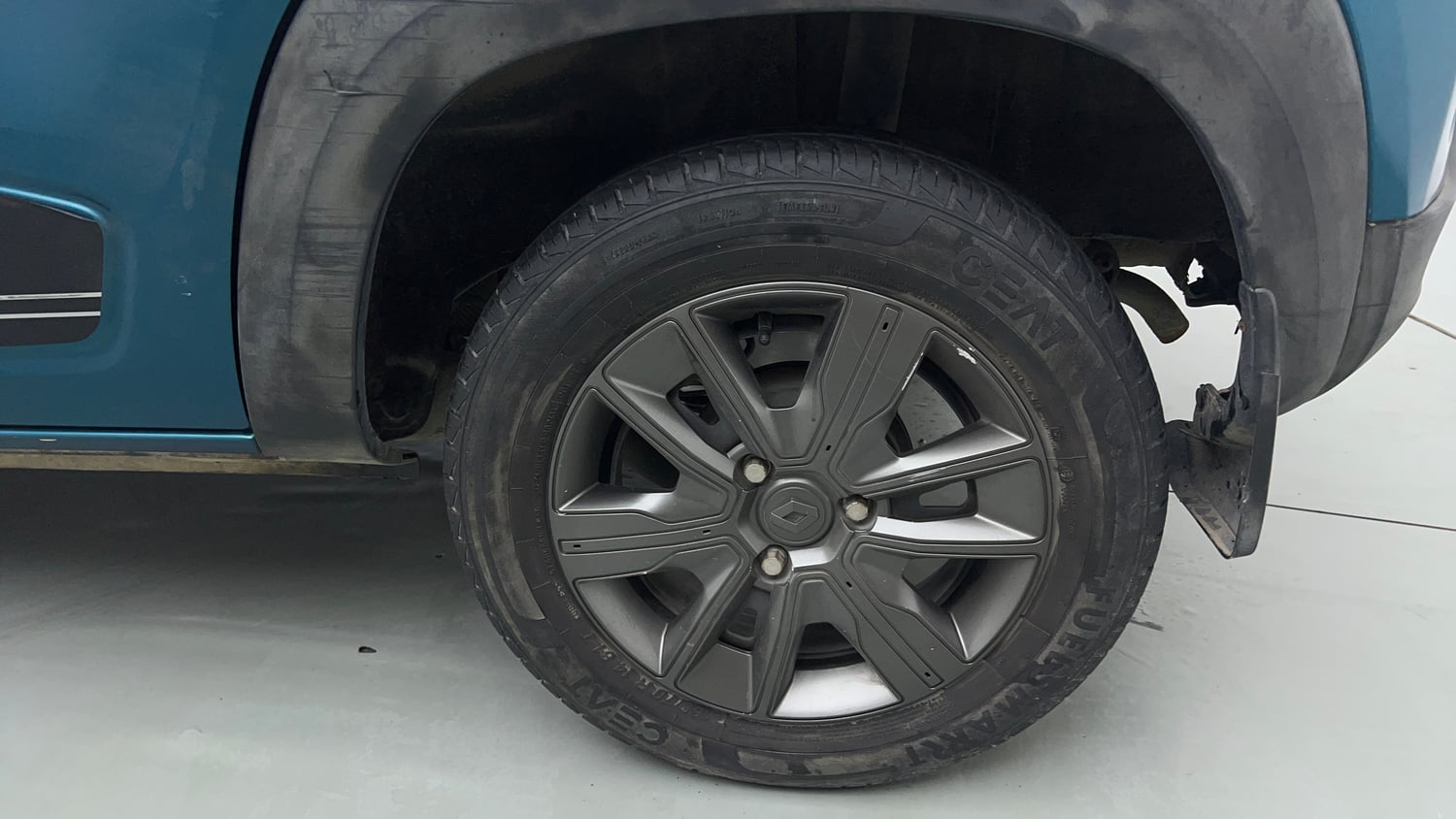 Used 2020 Renault Kwid Neotech RXL Petrol Manual tyres LEFT REAR TYRE RIM VIEW