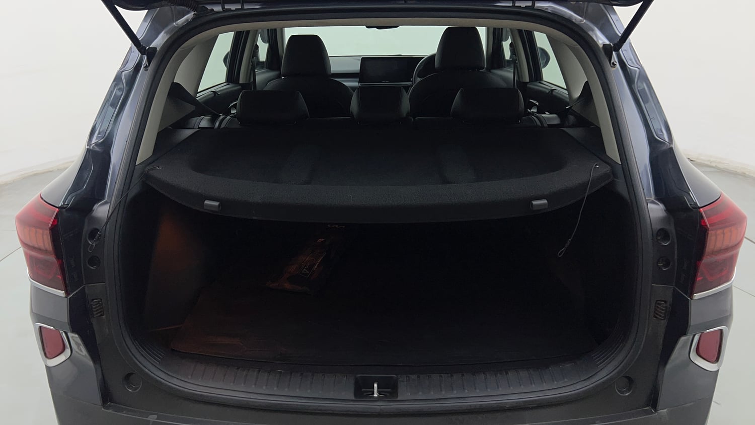 Used 2023 Kia Seltos GTX Plus 1.4 DCT Petrol Automatic interior DICKY INSIDE VIEW