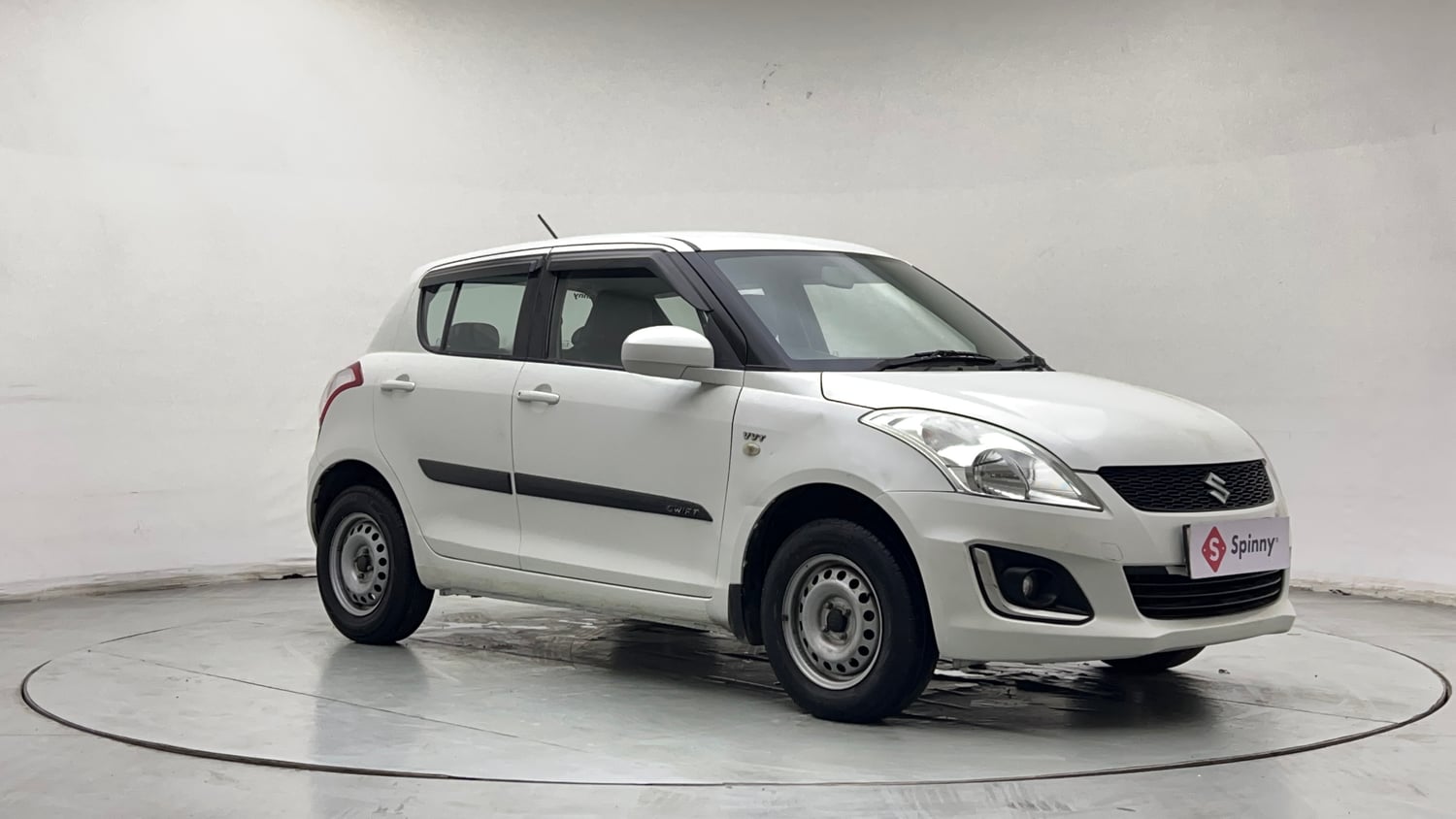Used 2016 Maruti Suzuki Swift Lxi (O) Petrol Manual exterior RIGHT FRONT CORNER VIEW