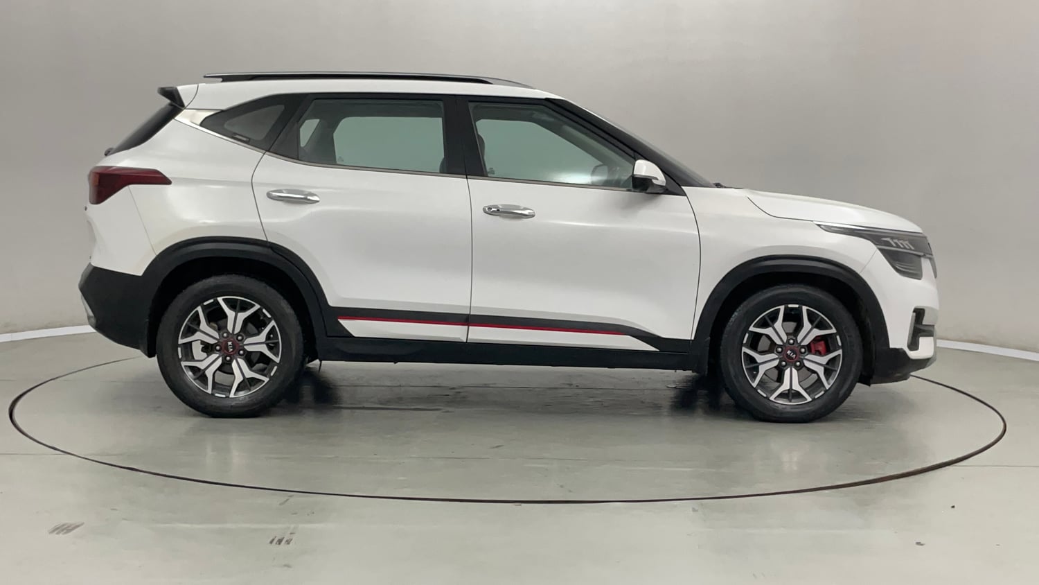 Used 2019 Kia Seltos GTX Plus 1.4 Petrol Manual exterior RIGHT SIDE VIEW
