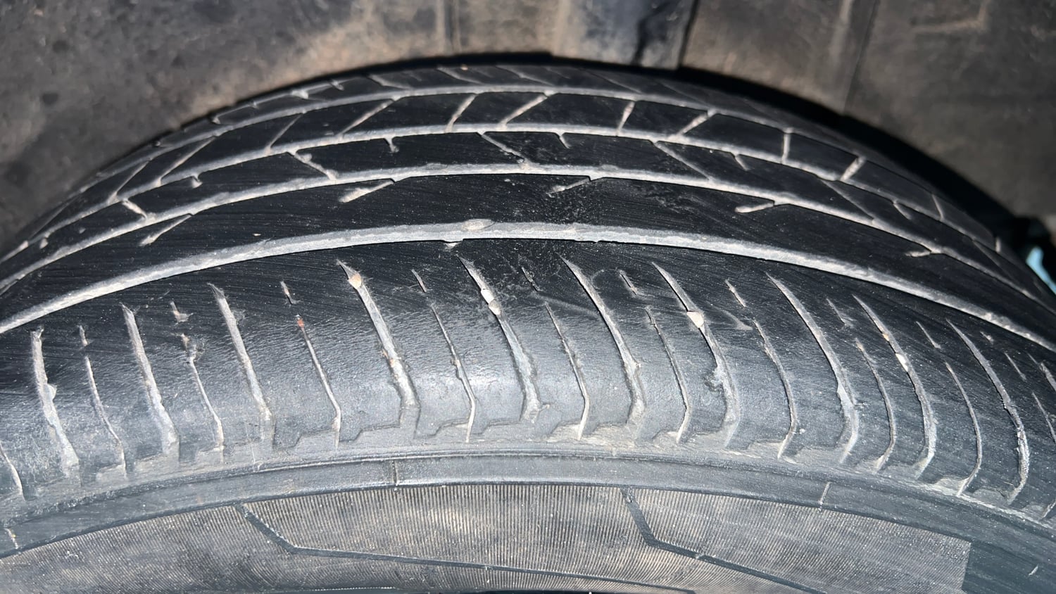 Used 2022 Nissan Magnite XV Turbo Petrol Manual tyres LEFT REAR TYRE TREAD VIEW