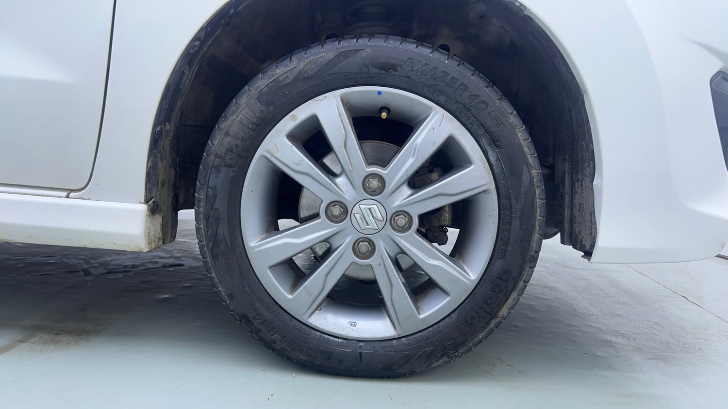 Used 2017 Maruti Suzuki Wagon R VXI+ Petrol Manual tyres RIGHT FRONT TYRE RIM VIEW
