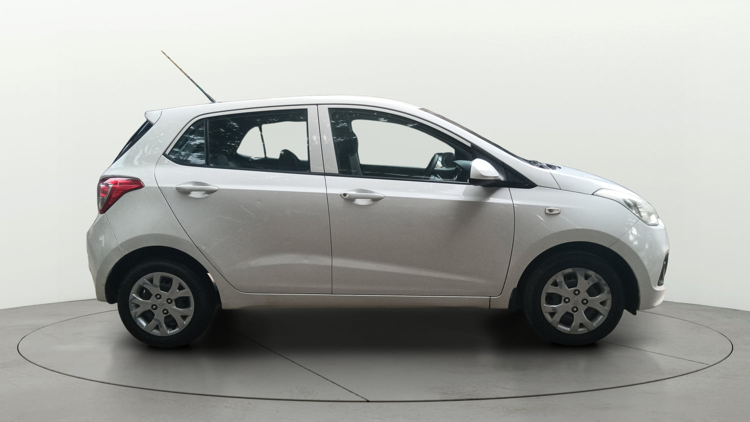 Used 2016 Hyundai Grand i10 Magna 1.2 Kappa VTVT Petrol Manual exterior RIGHT SIDE VIEW