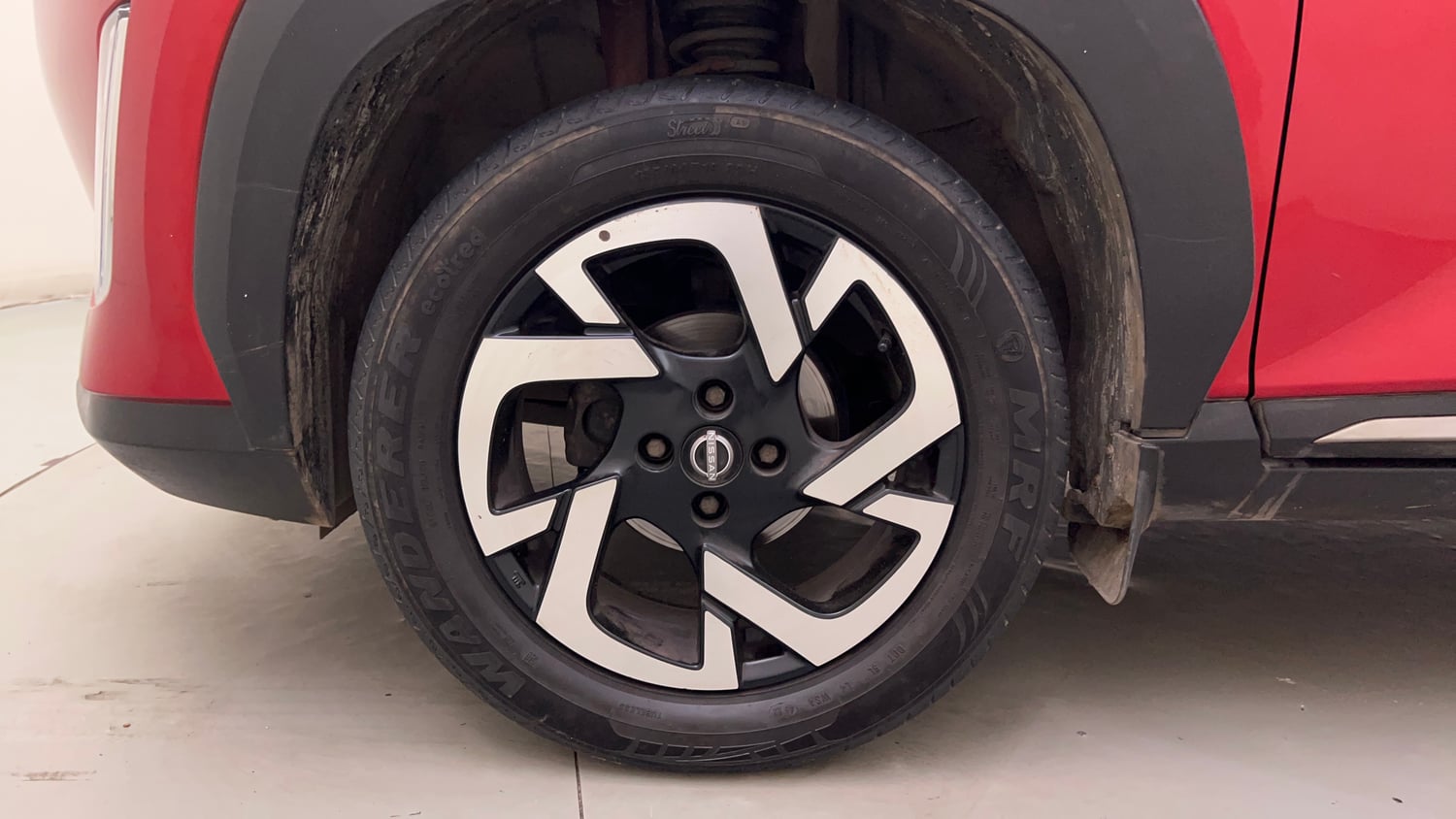 Used 2023 Nissan Magnite XV Premium Turbo CVT Petrol Automatic tyres LEFT FRONT TYRE RIM VIEW