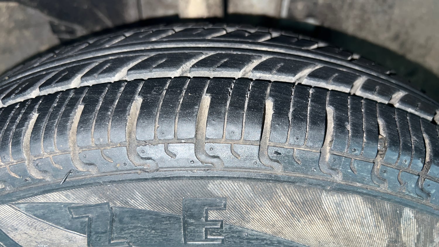 Used 2017 Renault Kwid 1.0 RXT Petrol Manual tyres RIGHT FRONT TYRE TREAD VIEW