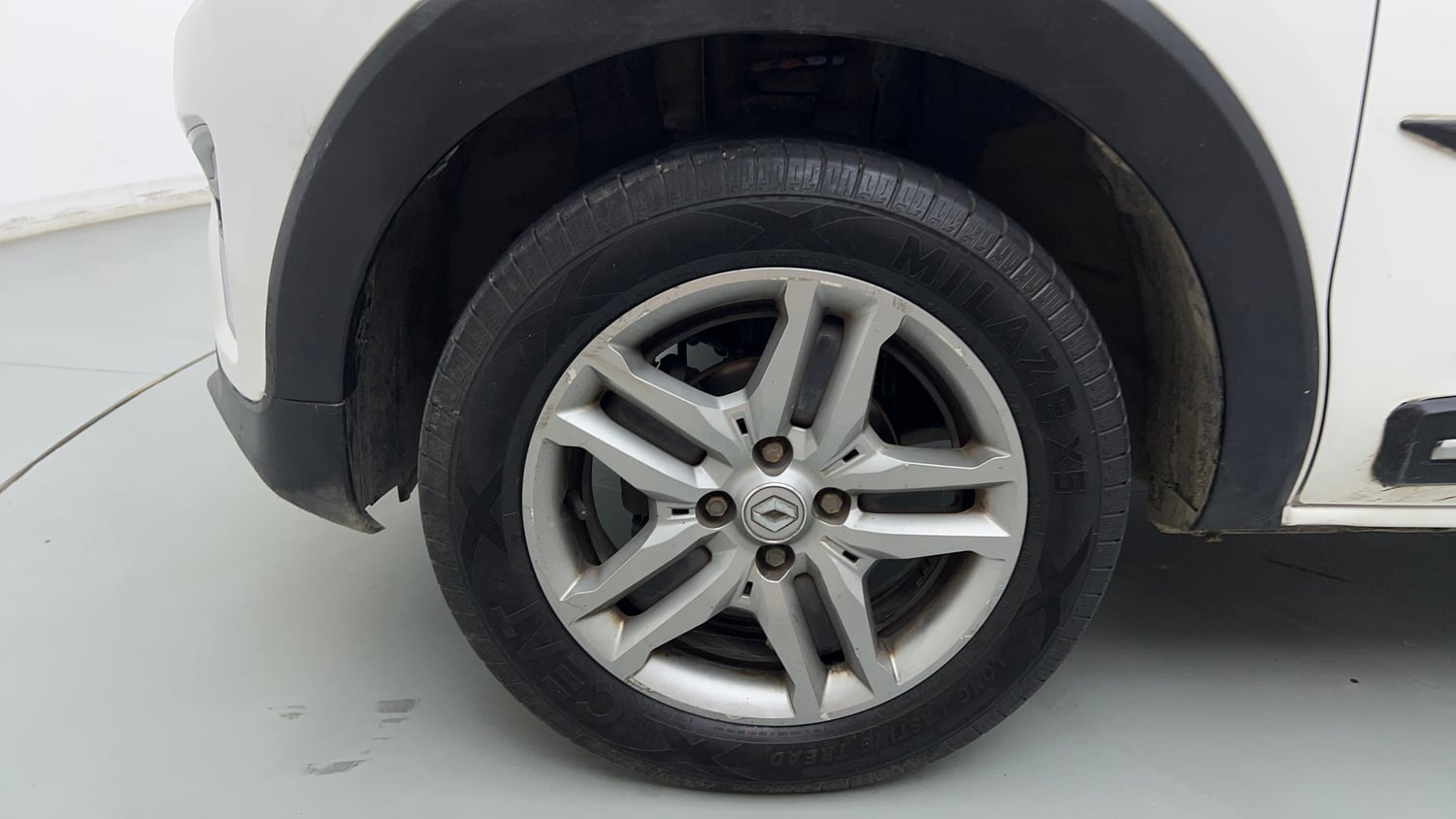 Used 2021 Renault Triber RXZ EASY-R AMT Petrol Automatic tyres LEFT FRONT TYRE RIM VIEW