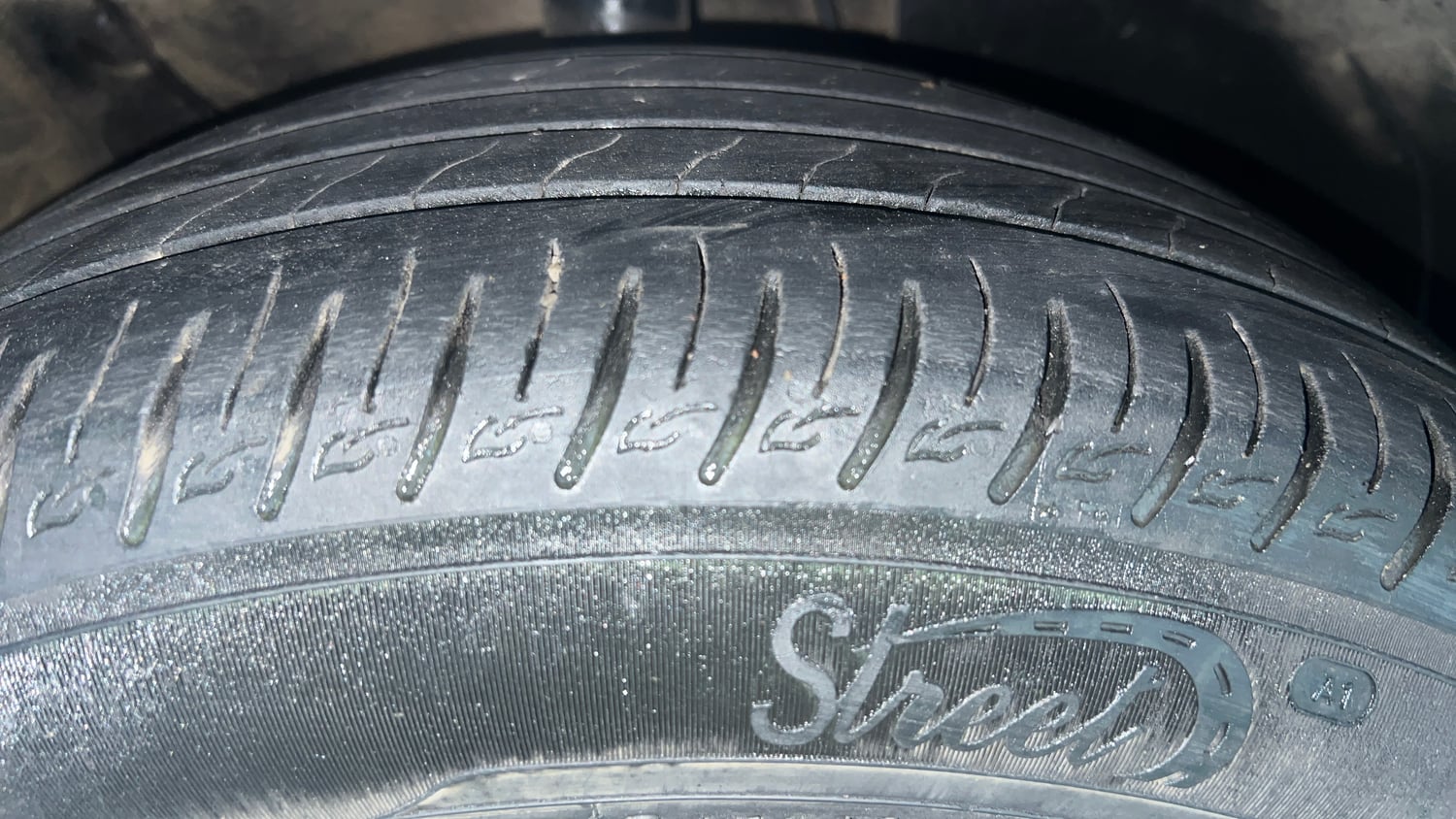 Used 2022 Kia Sonet HTX Plus 1.5 Diesel Manual tyres RIGHT FRONT TYRE TREAD VIEW