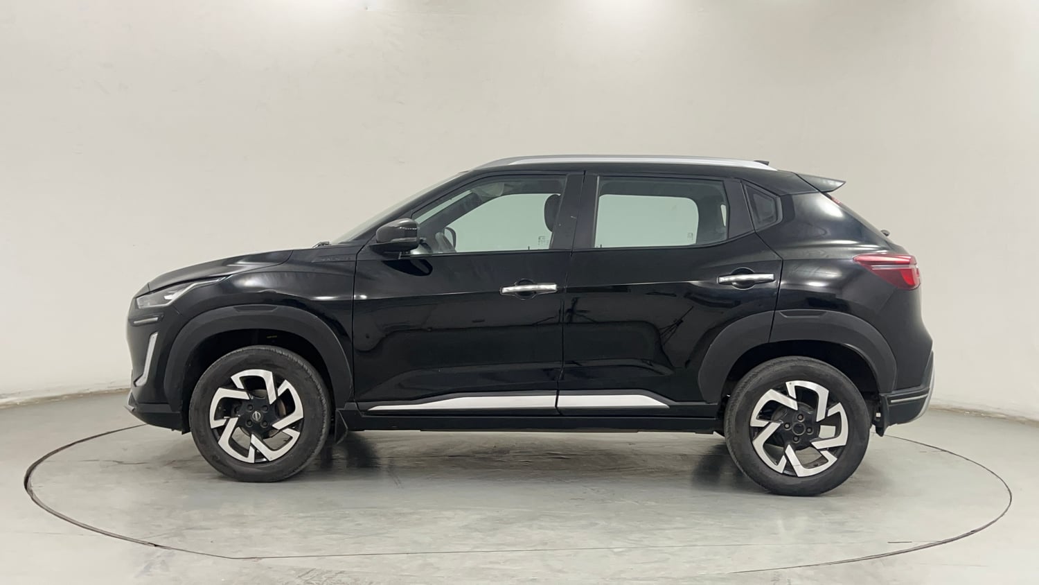 Used 2023 Nissan Magnite XV Petrol Manual exterior LEFT SIDE VIEW