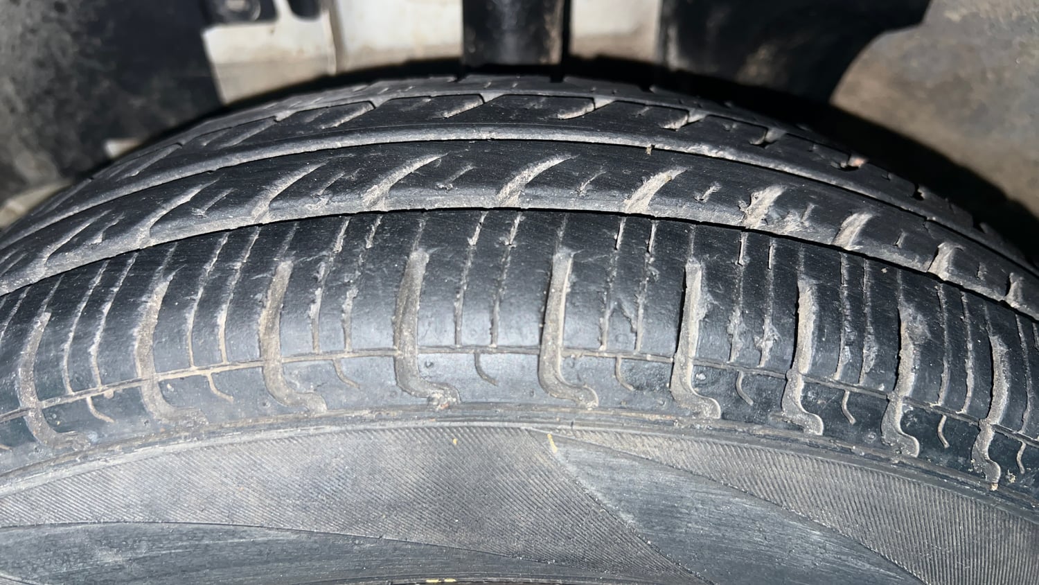 Used 2017 Renault Kwid 1.0 RXT Petrol Manual tyres LEFT FRONT TYRE TREAD VIEW