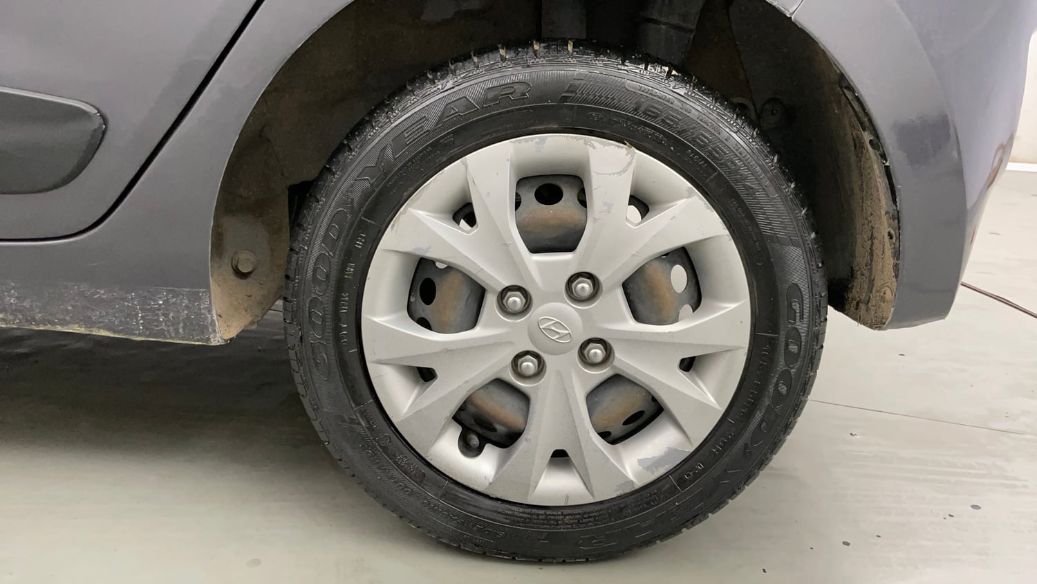 Used 2015 Hyundai Grand i10 Sportz 1.2 Kappa VTVT Petrol Manual tyres LEFT REAR TYRE RIM VIEW