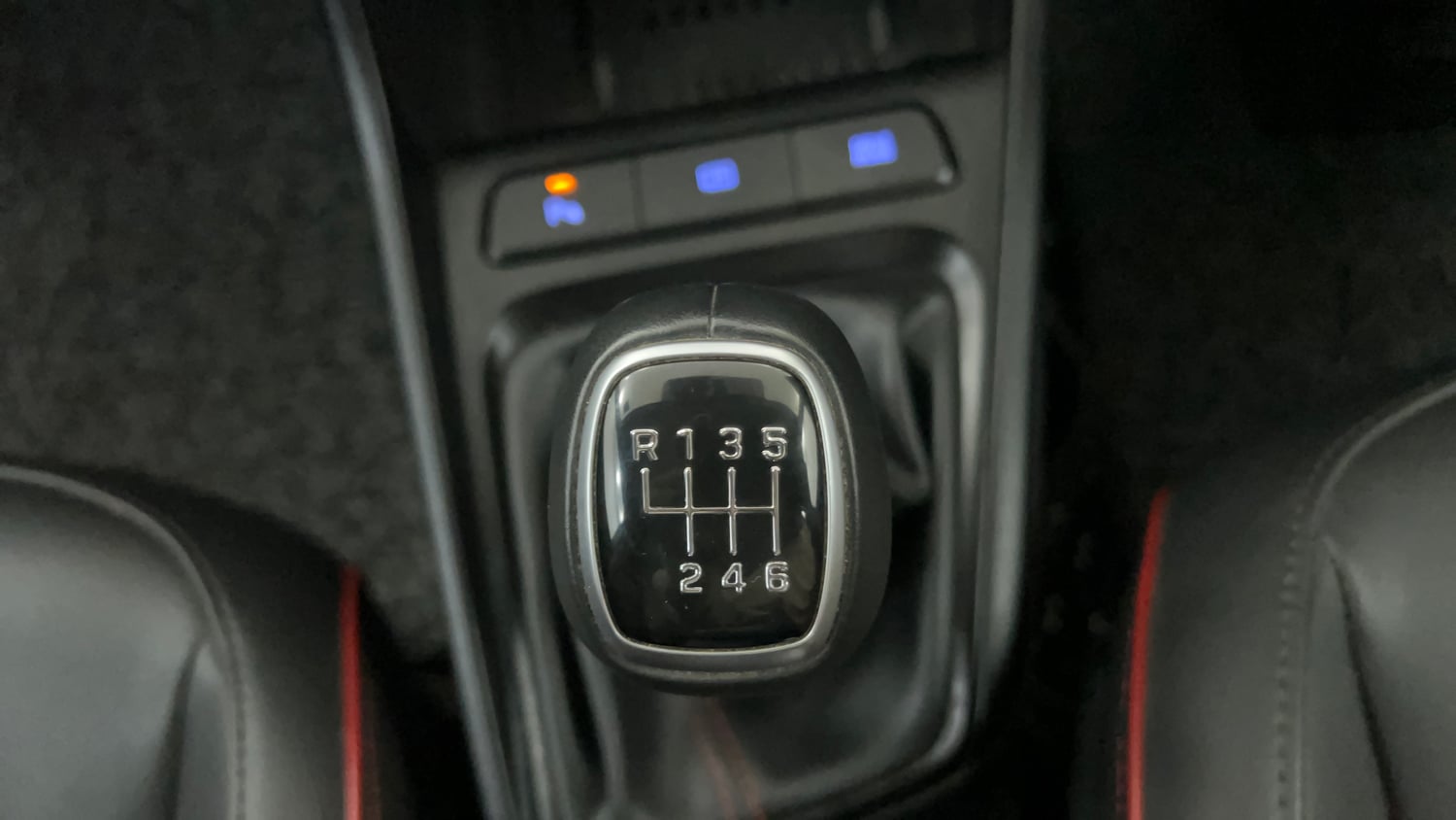 Used 2023 Hyundai Verna SX (O) 1.5 Turbo Petrol MT Petrol Manual interior GEAR  KNOB VIEW