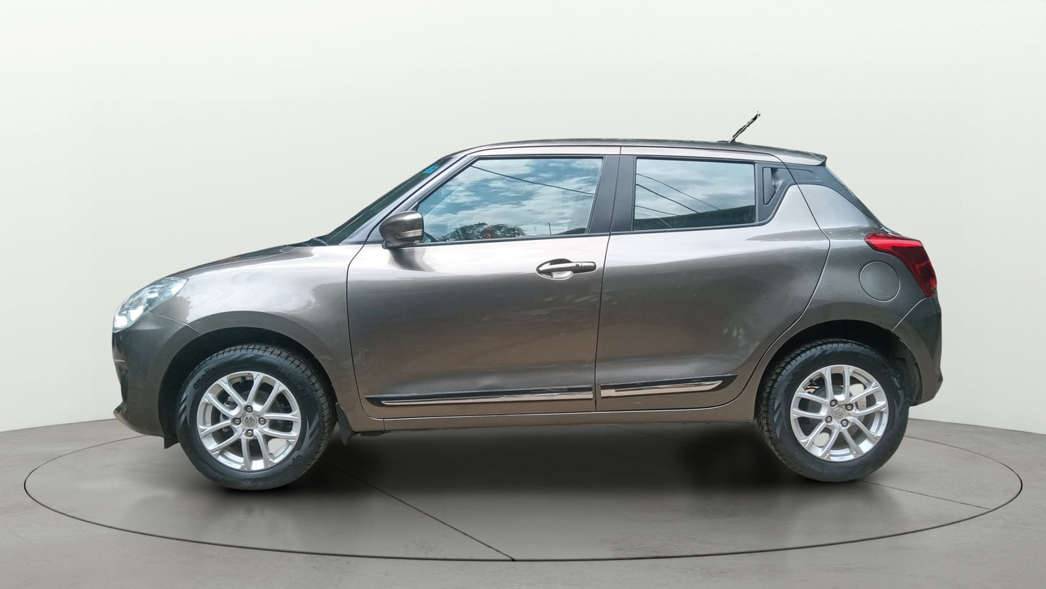 Used 2019 Maruti Suzuki Swift ZXi Petrol Manual exterior LEFT SIDE VIEW