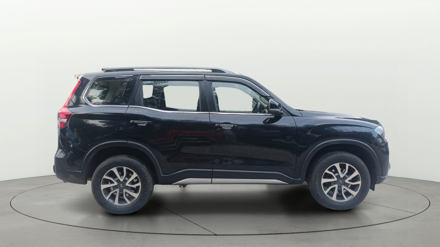 Used 2022 Mahindra Scorpio N Z8 L Diesel AT 4WD 7 STR Diesel Automatic exterior RIGHT SIDE VIEW