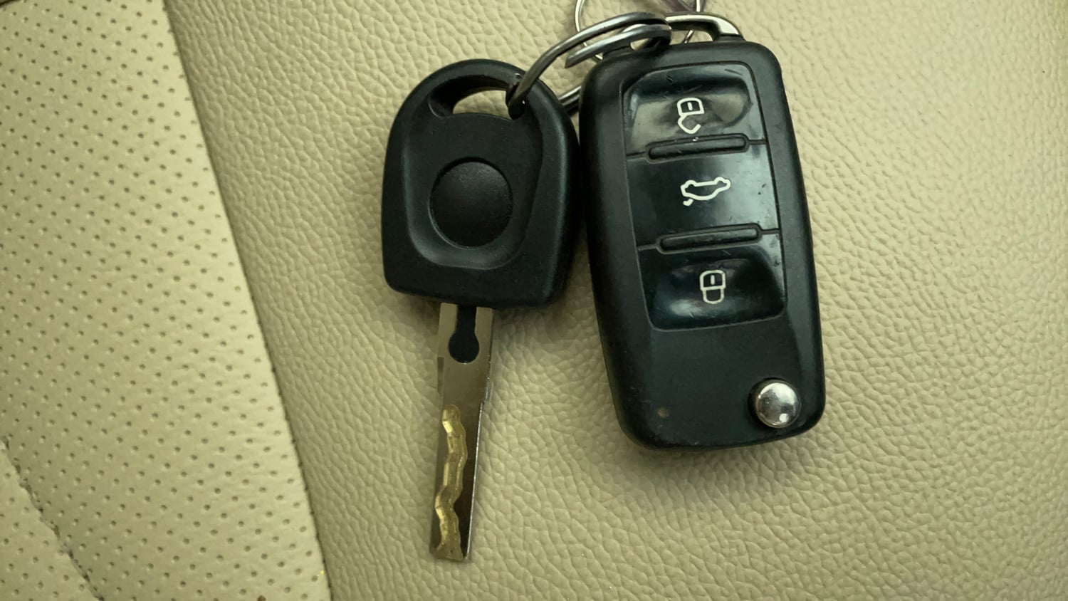 Used 2016 Volkswagen Polo Highline1.5L (D) Diesel Manual extra CAR KEY VIEW