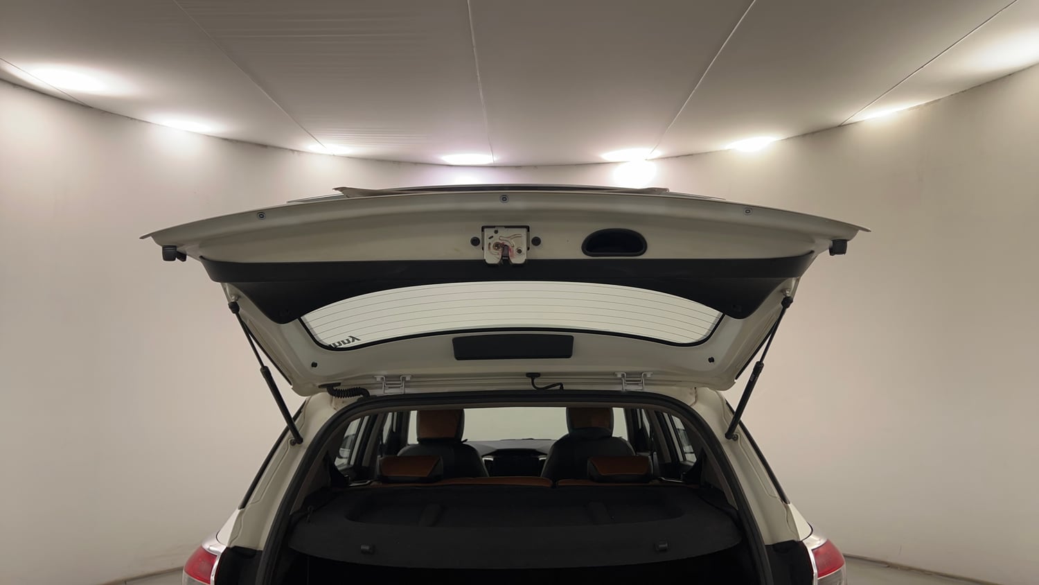 Used 2020 Hyundai Creta SX 1.6 AT CRDi Diesel Automatic interior DICKY DOOR OPEN VIEW