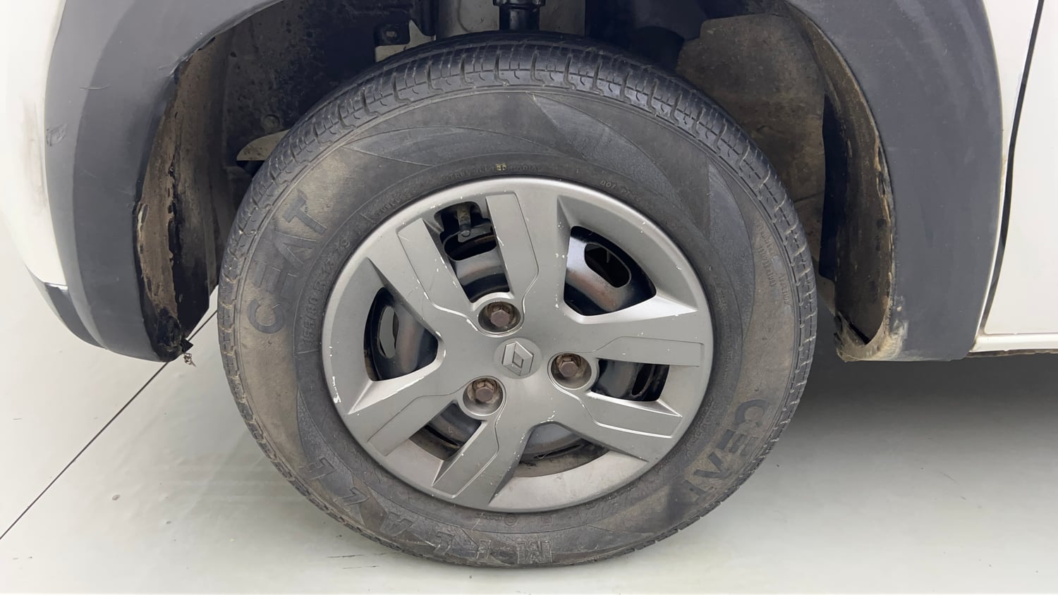 Used 2017 Renault Kwid 1.0 RXT Petrol Manual tyres LEFT FRONT TYRE RIM VIEW