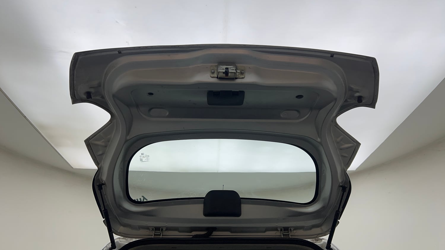 Used 2018 Renault Kwid 1.0 RXL Petrol Manual interior DICKY DOOR OPEN VIEW