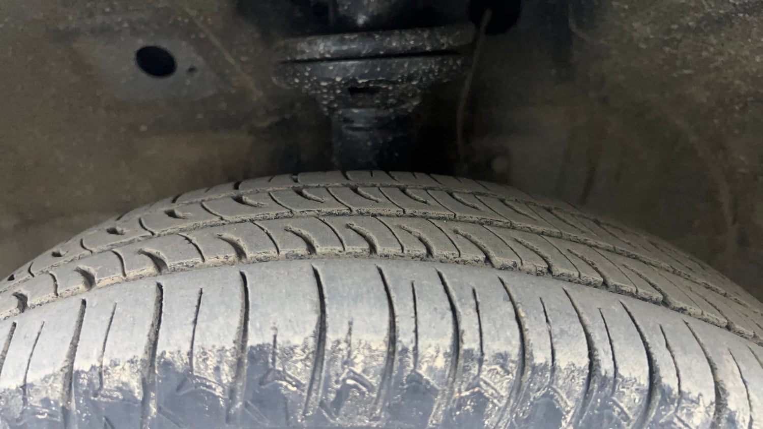 Used 2014 Maruti Suzuki Wagon R LXI Petrol Manual tyres LEFT FRONT TYRE TREAD VIEW