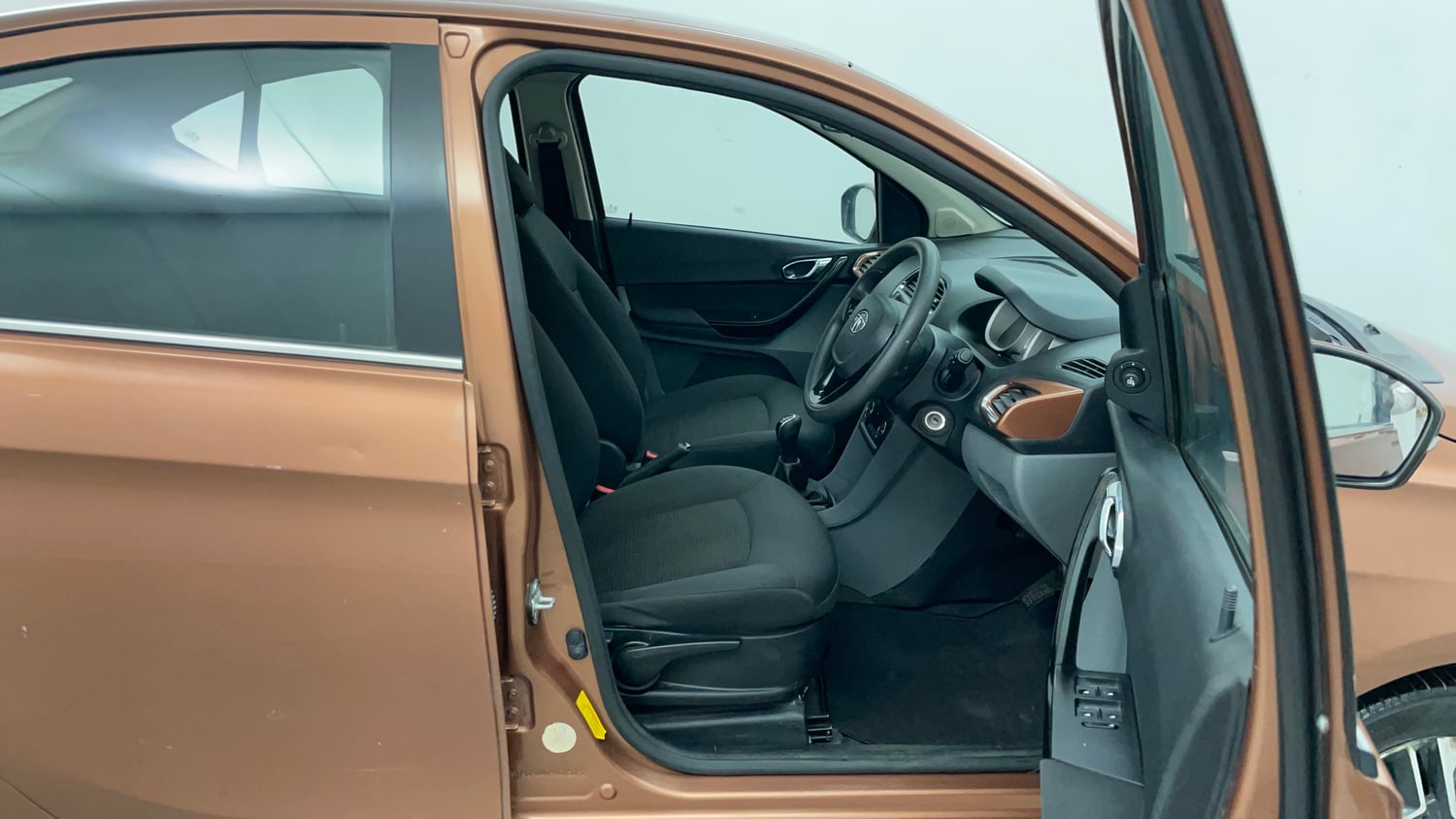 Used 2018 Tata Tigor Revotron XZ (O) Petrol Manual interior RIGHT SIDE FRONT DOOR CABIN VIEW