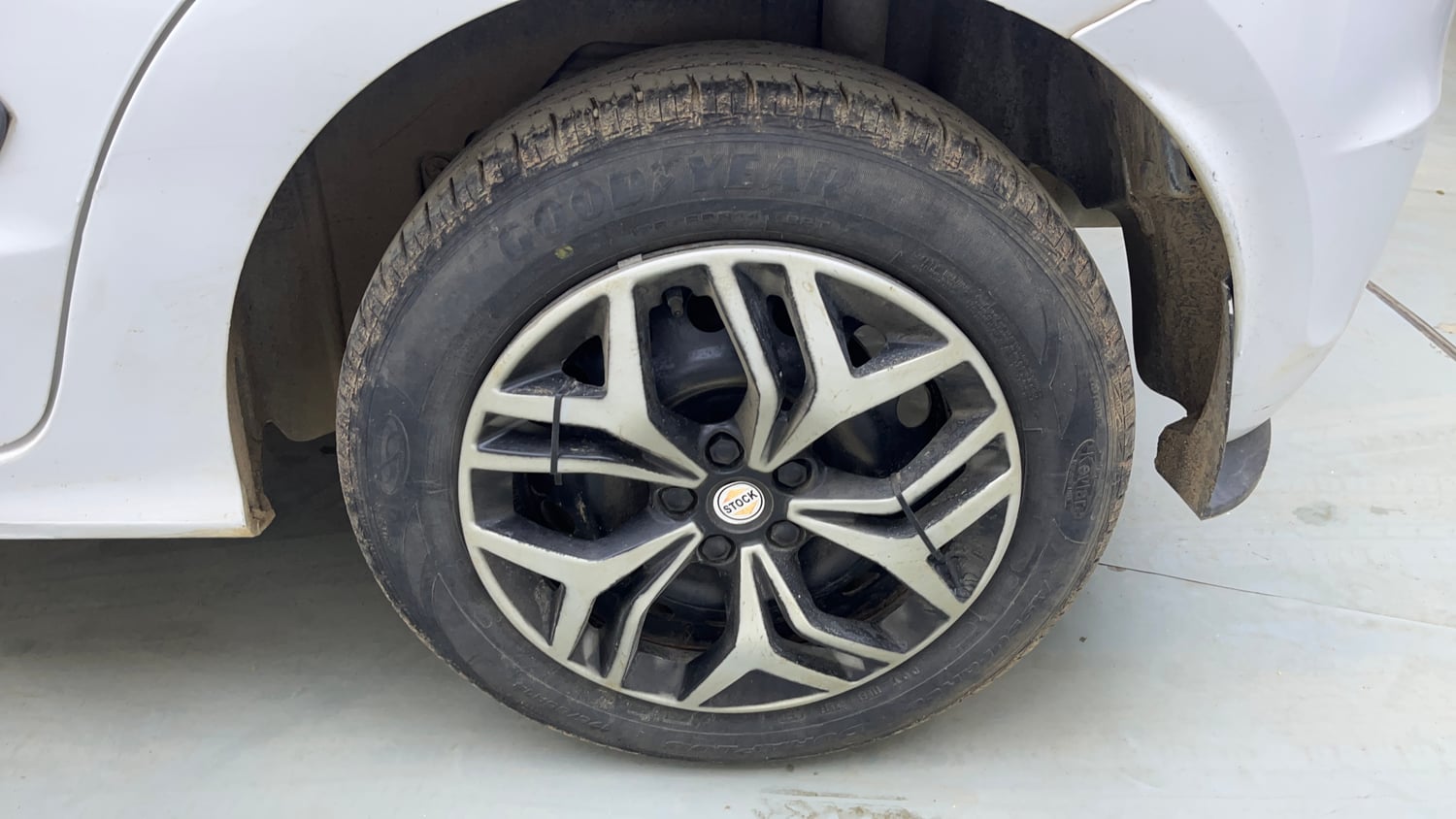 Used 2016 Ford Figo Trend 1.2 Ti-VCT Petrol Manual tyres LEFT REAR TYRE RIM VIEW