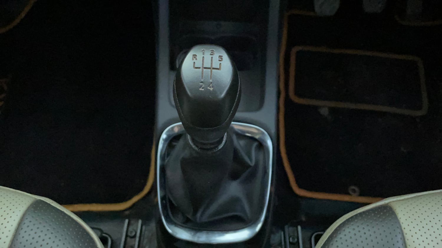 Used 2016 Renault Kwid RXL Petrol Manual interior GEAR  KNOB VIEW