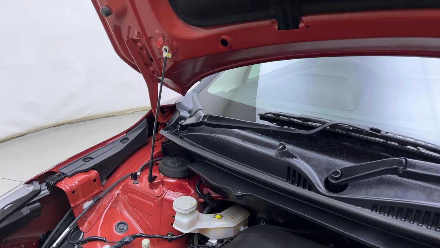 Used 2024 Maruti Suzuki Baleno Alpha MT Petrol Manual engine ENGINE RIGHT SIDE HINGE & APRON VIEW