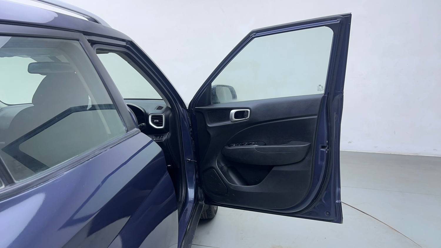 Used 2020 Hyundai Venue SX Plus 1.0 Turbo DCT Petrol Automatic interior RIGHT FRONT DOOR OPEN VIEW