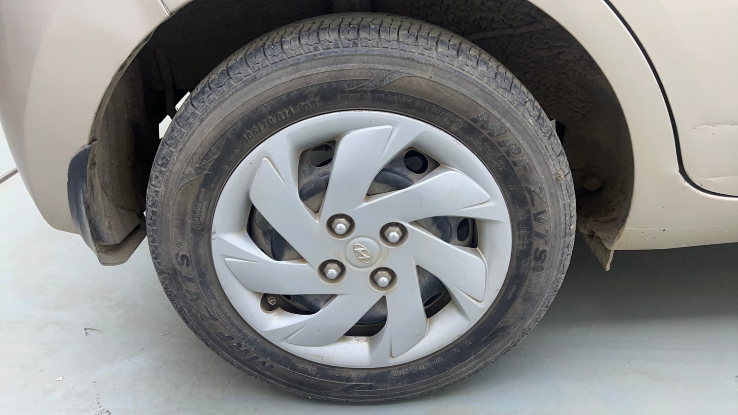 Used 2019 Hyundai Santro Sportz AMT Petrol Automatic tyres RIGHT REAR TYRE RIM VIEW