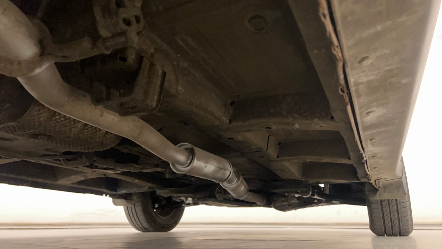 Used 2016 Mahindra KUV100 K4 5 STR Petrol Manual extra REAR RIGHT UNDERBODY VIEW