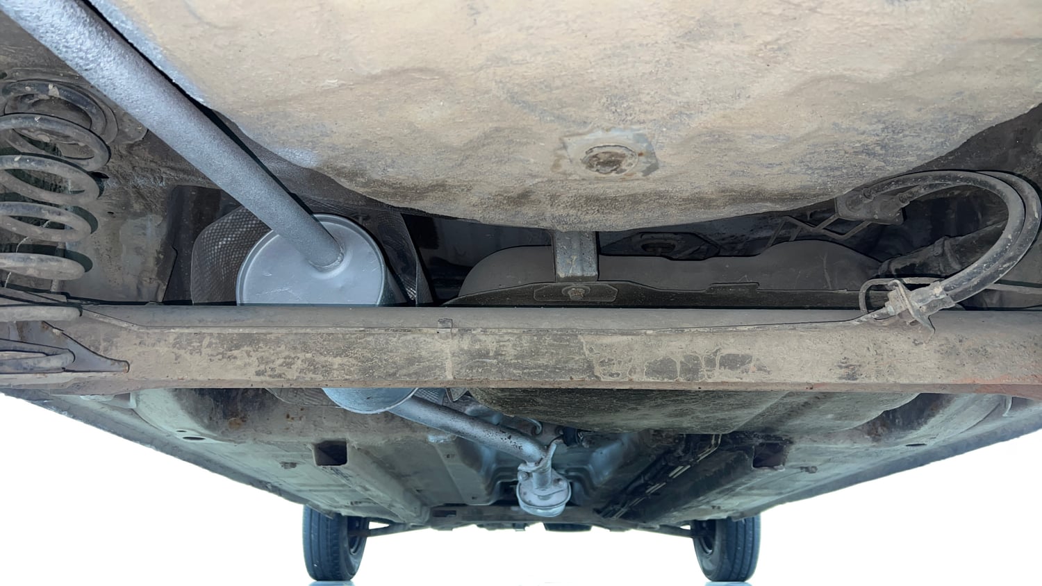 Used 2017 Renault Kwid 1.0 RXT Petrol Manual extra REAR UNDERBODY VIEW (TAKEN FROM REAR)