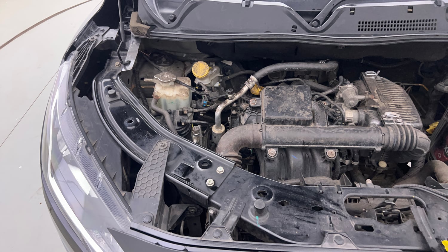 Used 2023 Nissan Magnite XL Petrol Manual engine ENGINE RIGHT SIDE VIEW