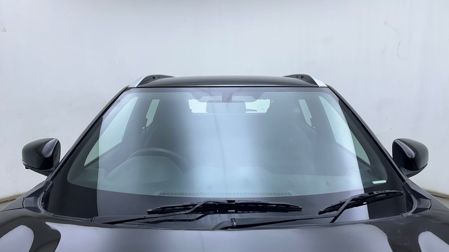 Used 2024 Nissan Magnite XV Premium (O)Turbo CVT Petrol Automatic exterior FRONT WINDSHIELD VIEW